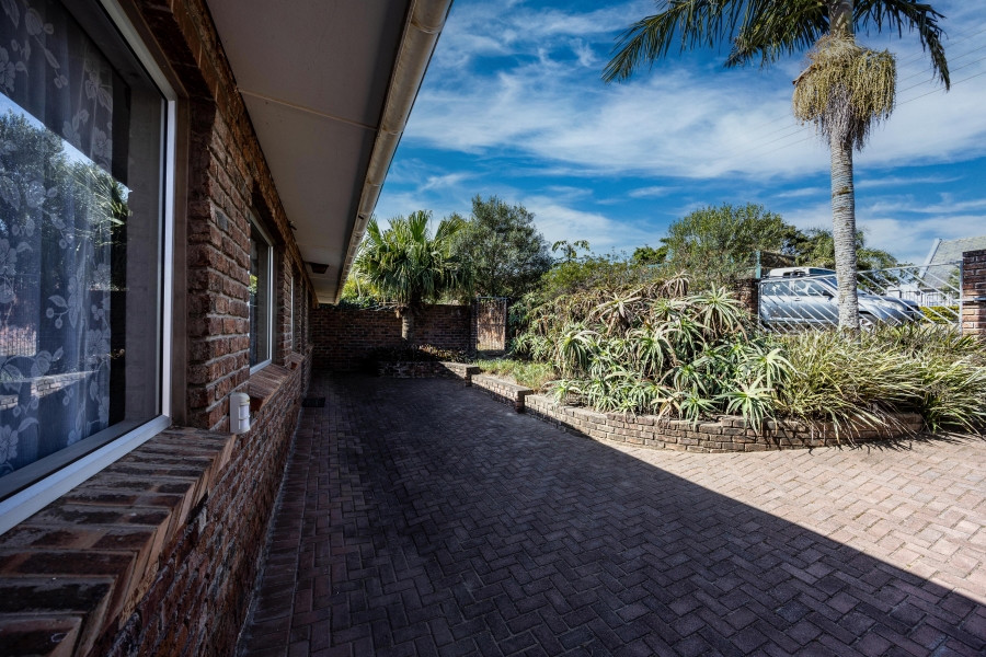 4 Bedroom Property for Sale in Beacon Bay Eastern Cape